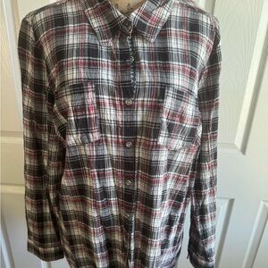 EUC db established 1962 Vintage Shirt in Black, Red, White & Silver sparkle.